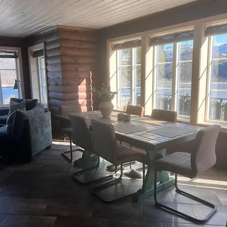 Holiday home Great Family Overlooking Stordalen *