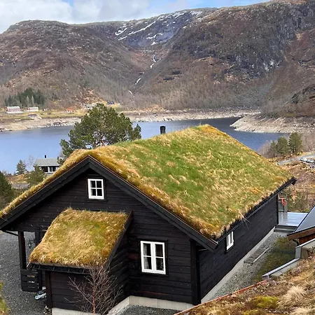 Great Family Overlooking Stordalen