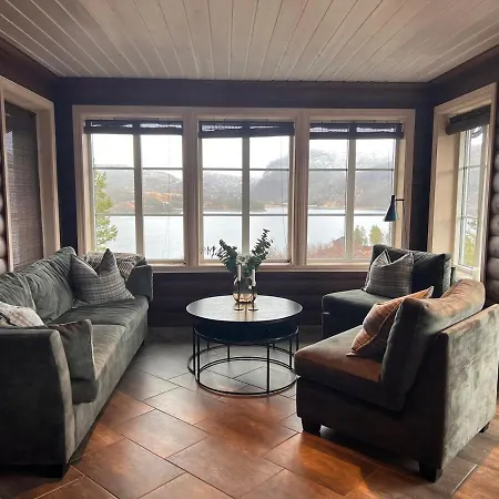 Holiday home Great Family Overlooking Stordalen *